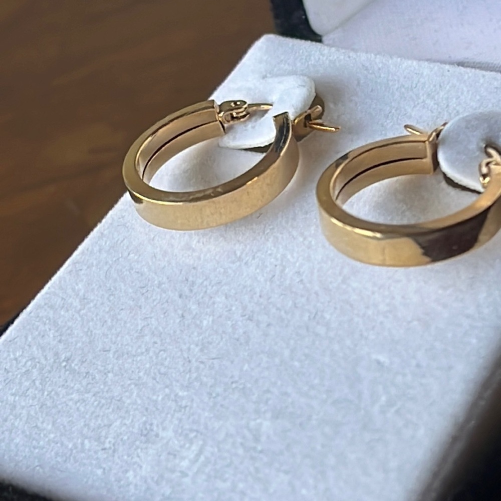 14 karat small gold hoop earrings